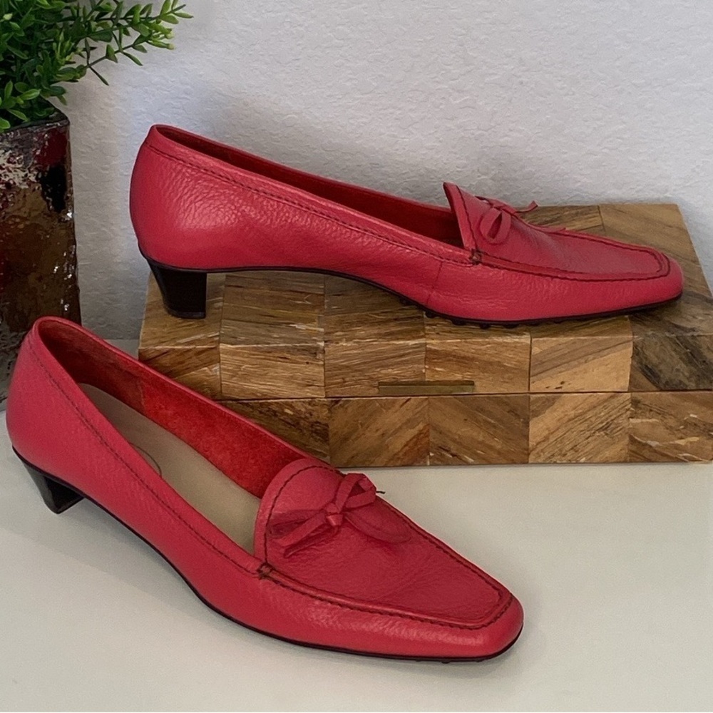 Talbots Pinkish Red Square Toe Heeled Pebbled Leather Loafers Bow Detail Sz 8AA